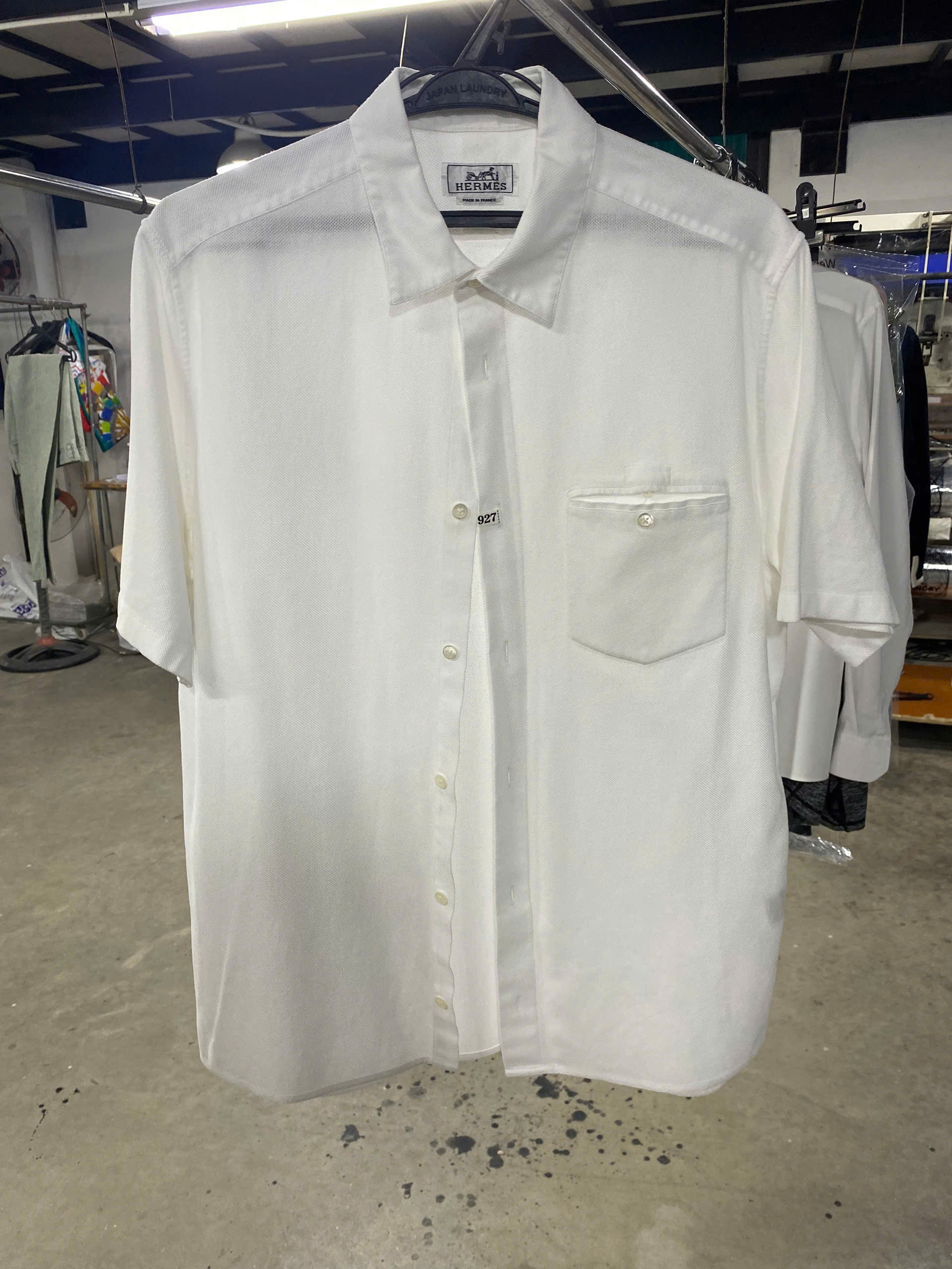 Làm sao để giặt quần áo trắng sáng luôn như mới